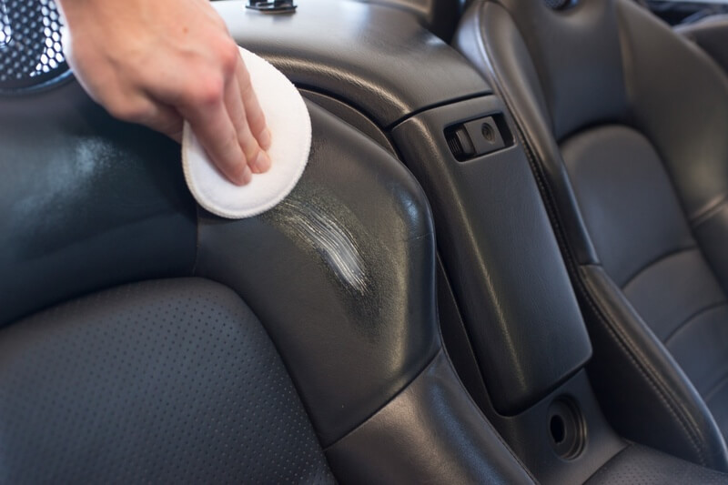 cách làm sạch ghế da xe ô tô