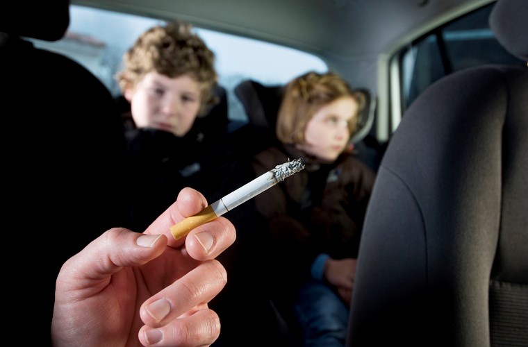 cách khử mùi thuốc lá trong xe ô tô, xe hơi