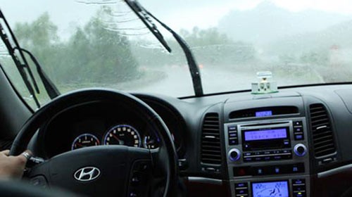 Kinh nghiệm lái xe dưới trời mưa bão